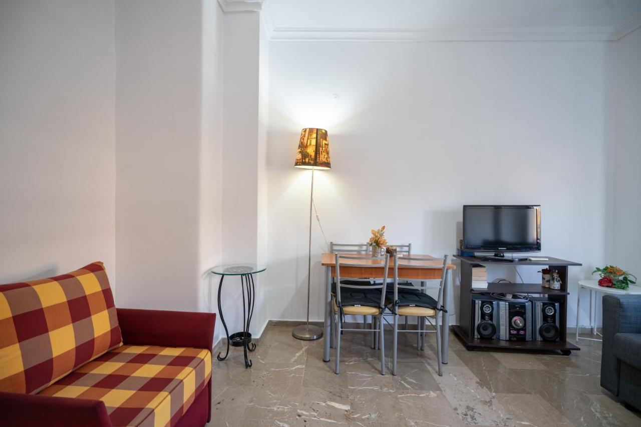 Dimotiko Theatro Metro St. 1 Bedroom 4 Pers. Flat Piræus Eksteriør billede