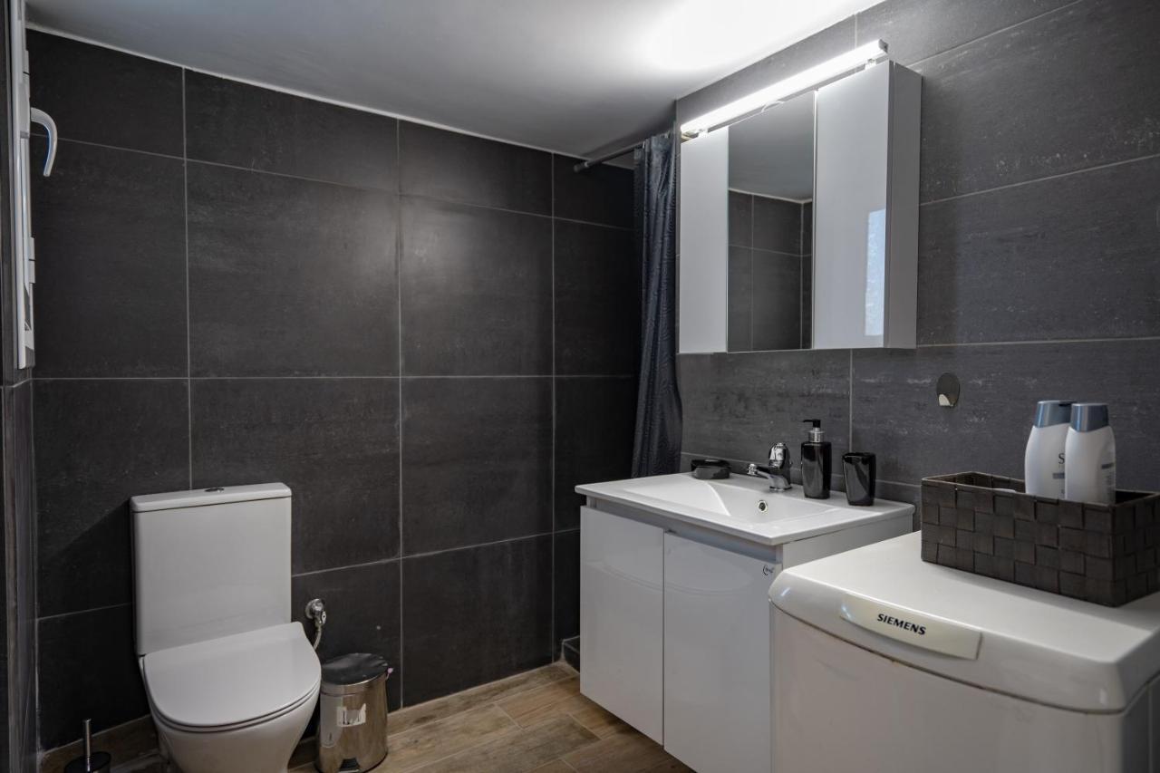 Dimotiko Theatro Metro St. 1 Bedroom 4 Pers. Flat Piræus Eksteriør billede