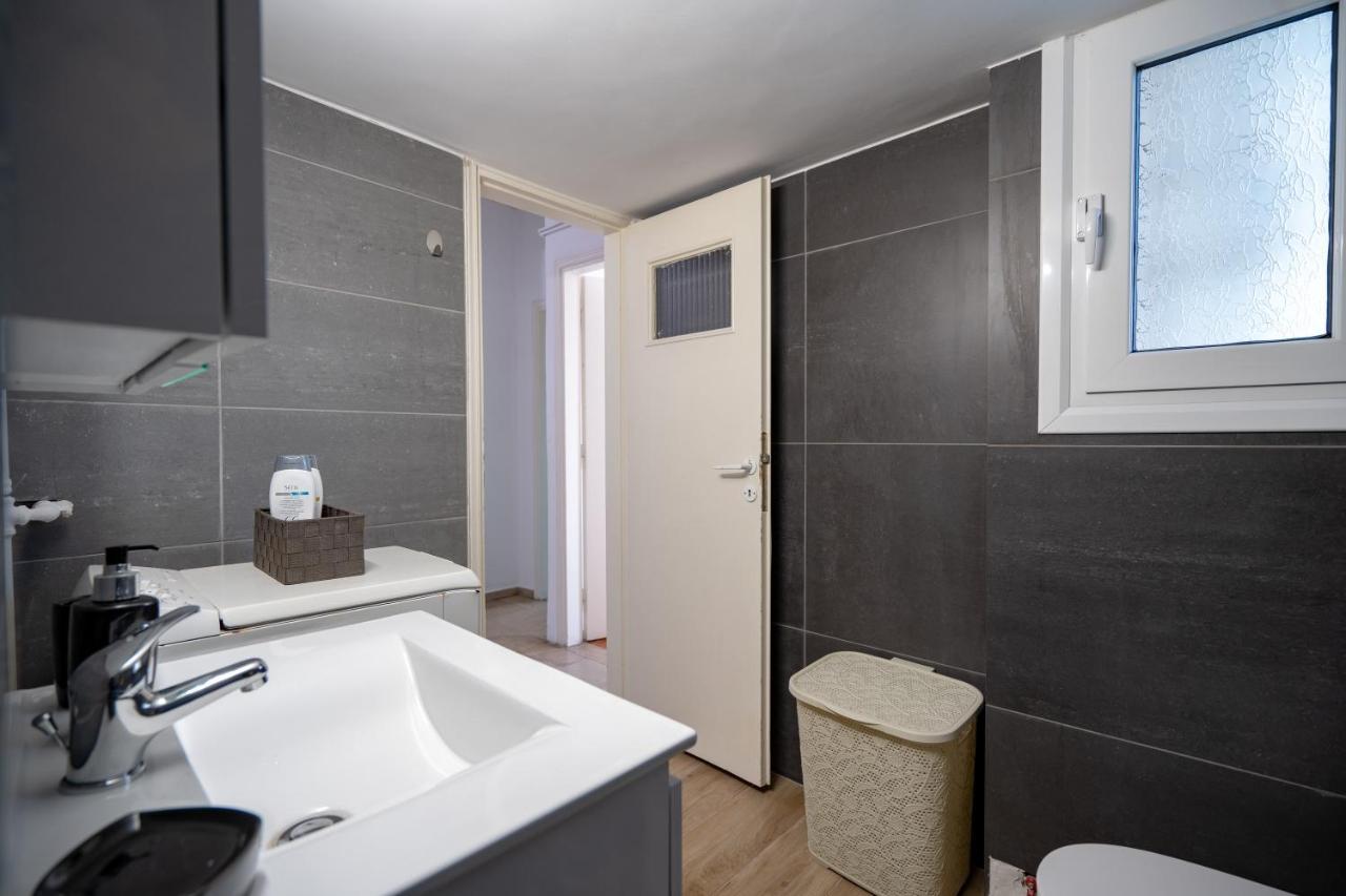 Dimotiko Theatro Metro St. 1 Bedroom 4 Pers. Flat Piræus Eksteriør billede