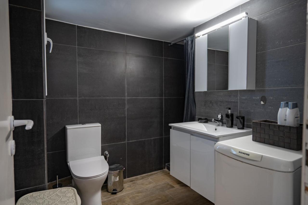 Dimotiko Theatro Metro St. 1 Bedroom 4 Pers. Flat Piræus Eksteriør billede